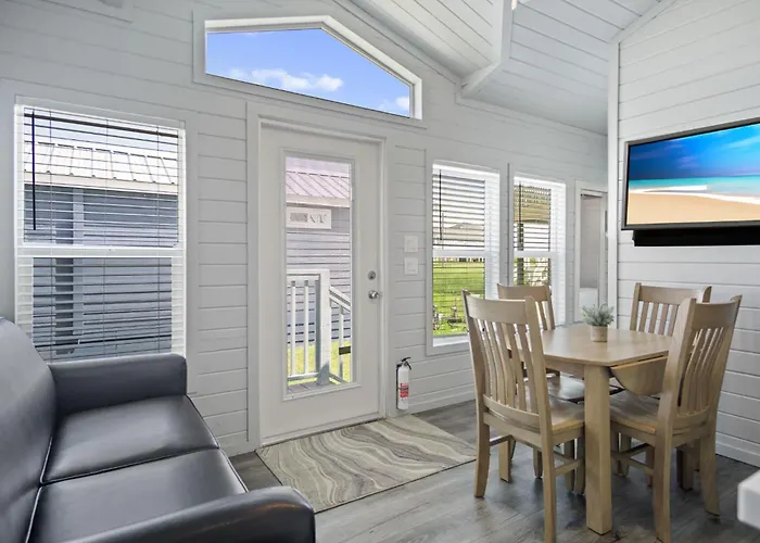 1 Block To Beach -Brand New Modern Tiny Home